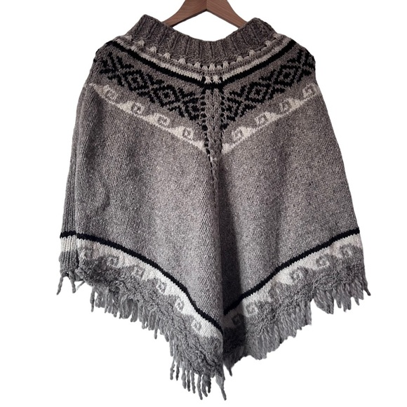 Hand Knit Cowichan Design Brown Wool Triangle Poncho - Picture 2 of 16